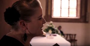Sängerin Sandra Patsis im Gottesdienst in Höchst im Odenwald.